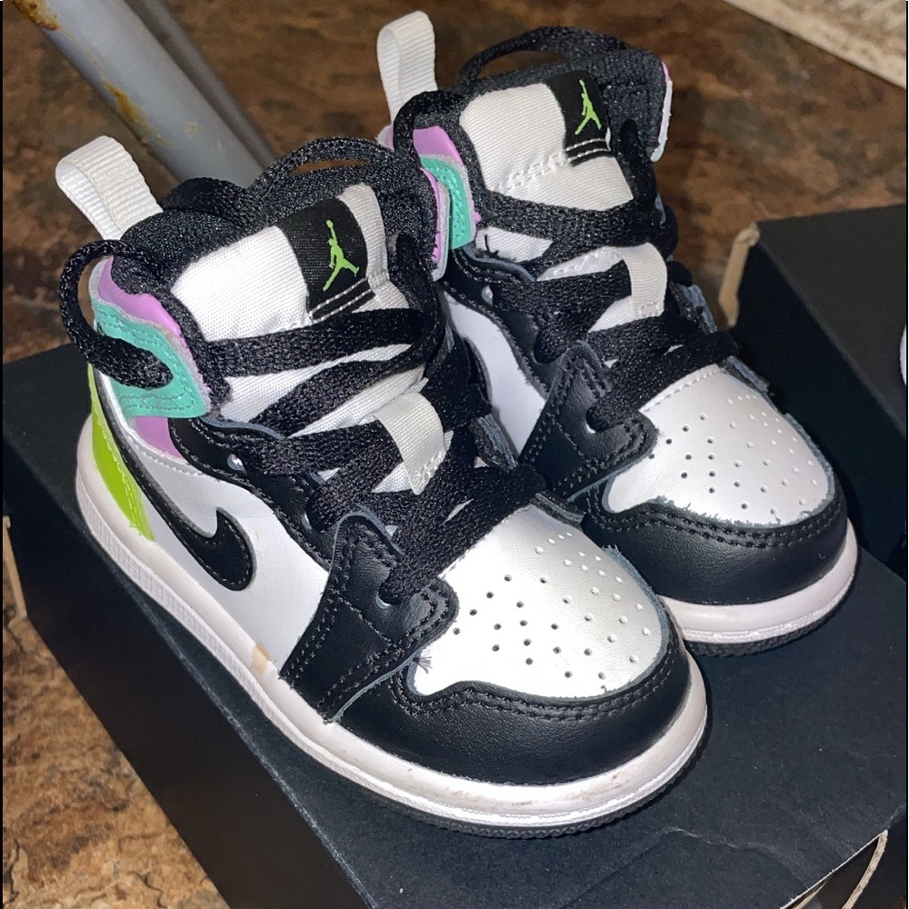 Nike mid 1s